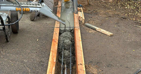 How to Pour Concrete for a Stem Wall Foundation Yourself